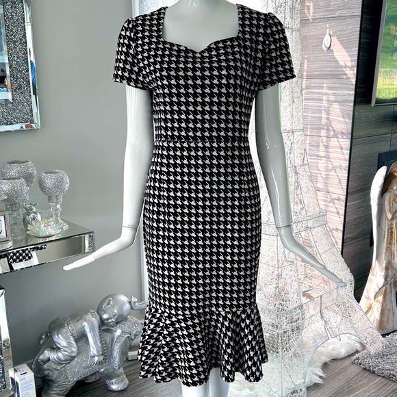 Dresses & Skirts - Elegant Black and White Houndstooth Dress